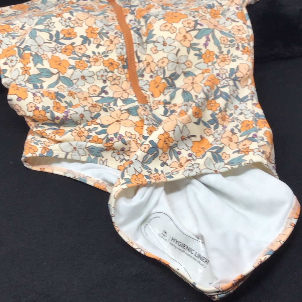 NWT Cupshe Floral One Piece Swimsuit - Orange and Cream size M - Picture 4 of 7